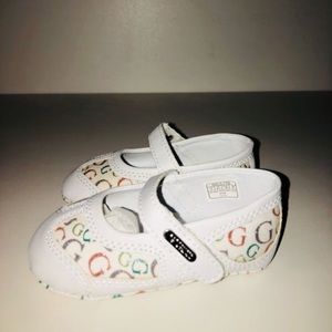 Guess baby shoes